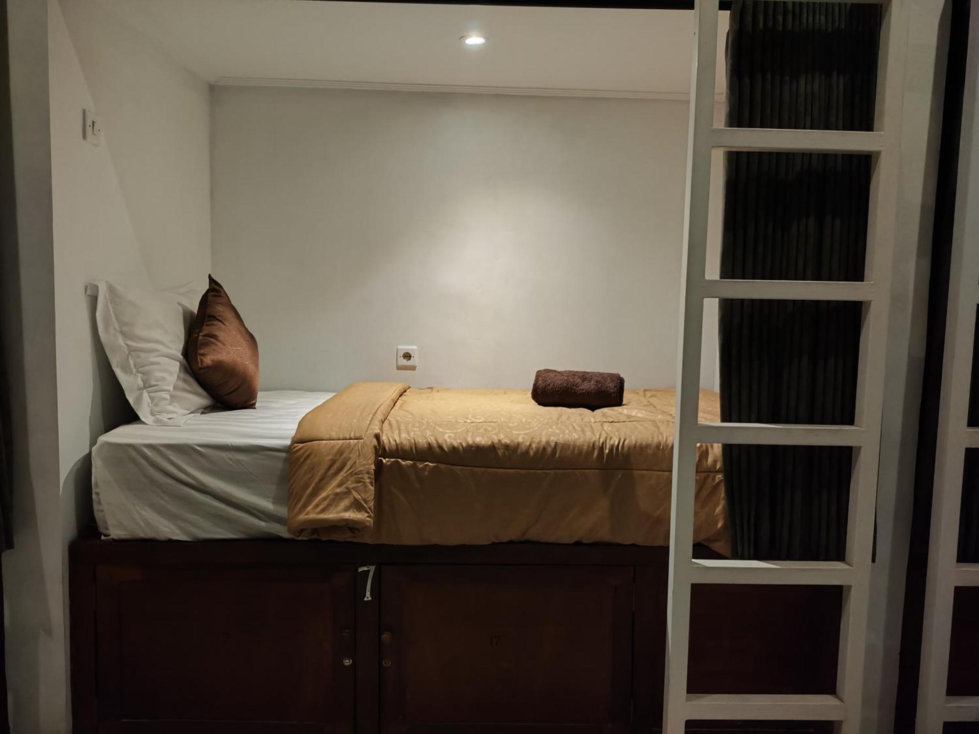 Ega S Hostel Batununggul Екстериор снимка